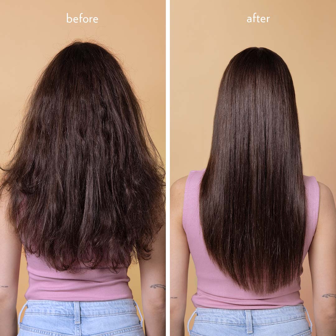 Vorher-Nachher Vergleich: Dunkles, krauses Haar vor der Anwendung und nach dem Auftragen des BREEZE Hitzschutz Sprays, sichtbar glattes, glänzendes Haar mit Anti-Frizz-Effekt, getragen von Frau in rosa Top und hellblauer Jeans.